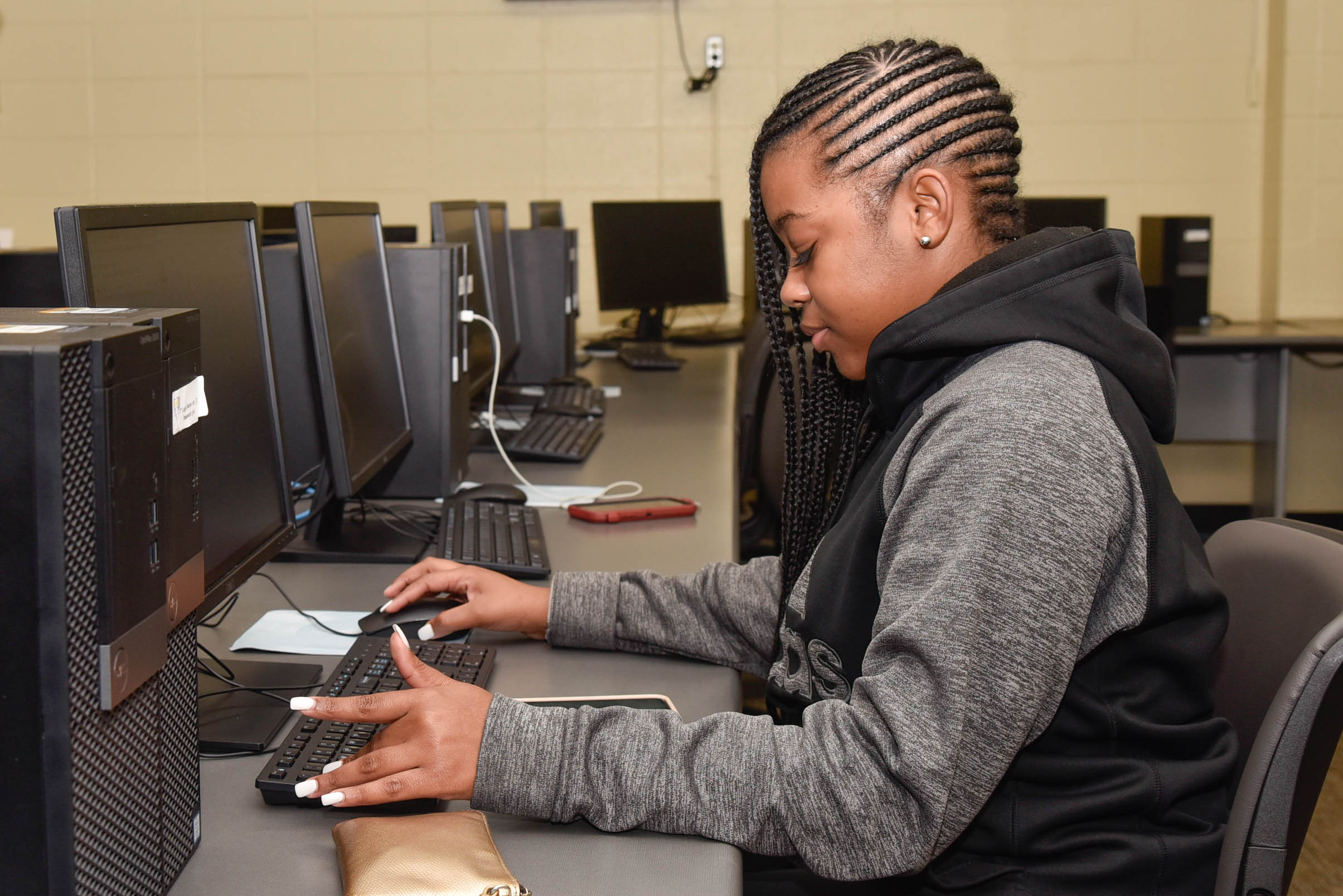 GSU Student at computer in computer lab.