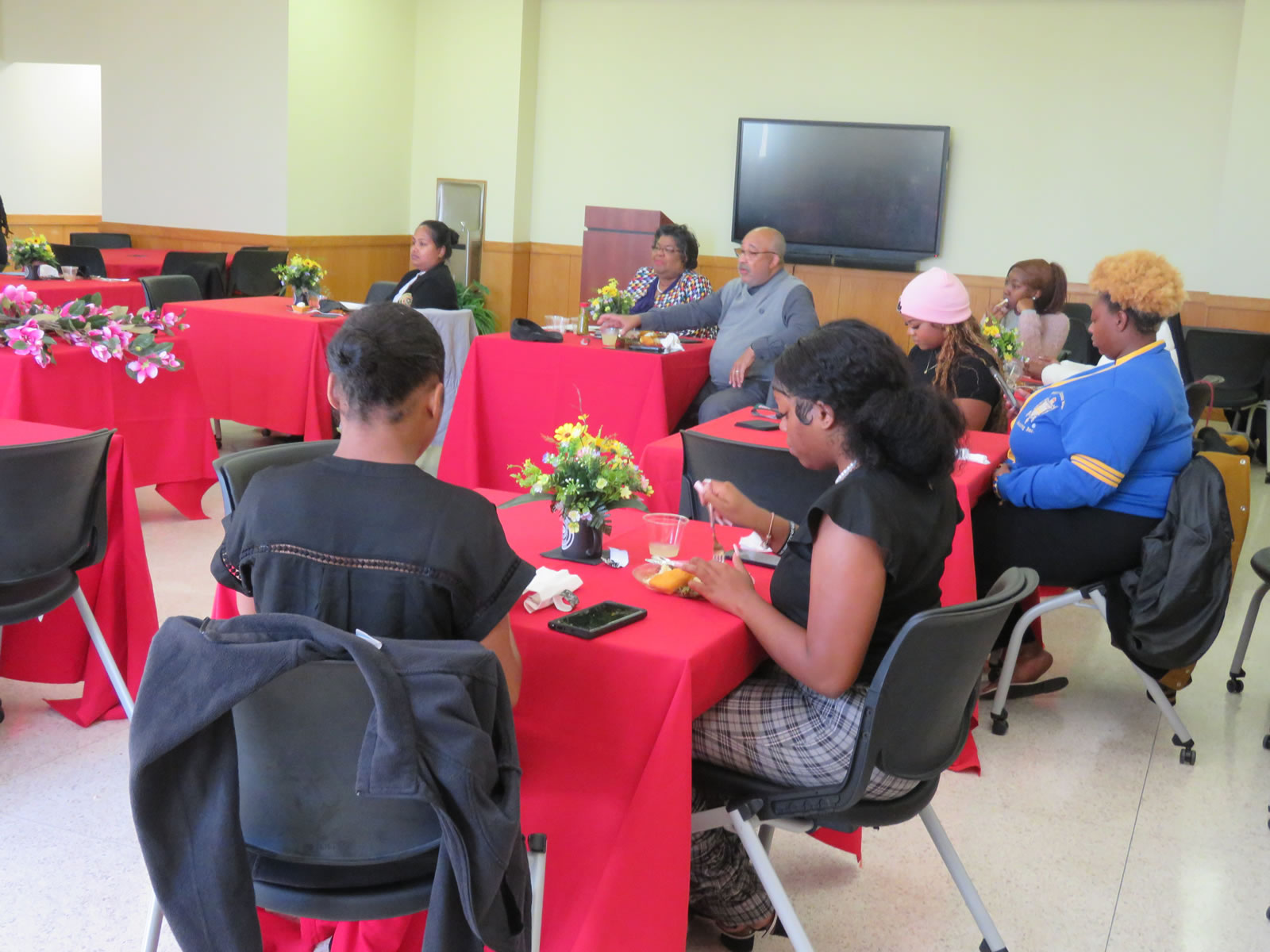 E.L. Cole Honors College Lunch and Learn - Photo 19